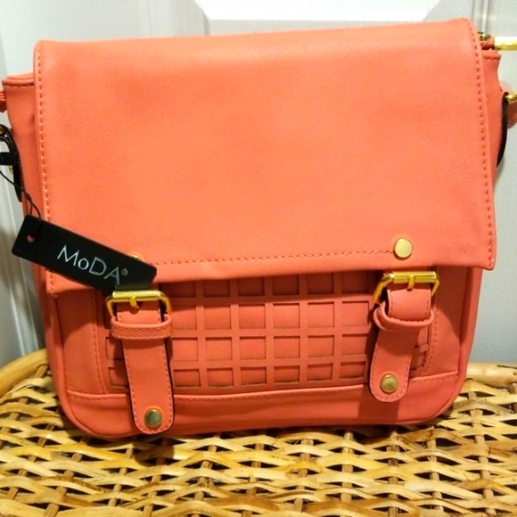 MoDA of NY Fun Buckle Square Xbody - Picture 4 of 11